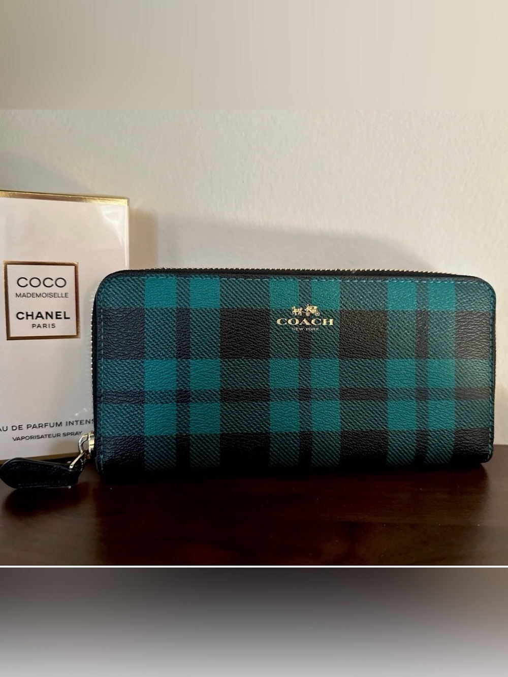 Coach Authentic Tartan Zip Around Wallet Green & Black. NEW